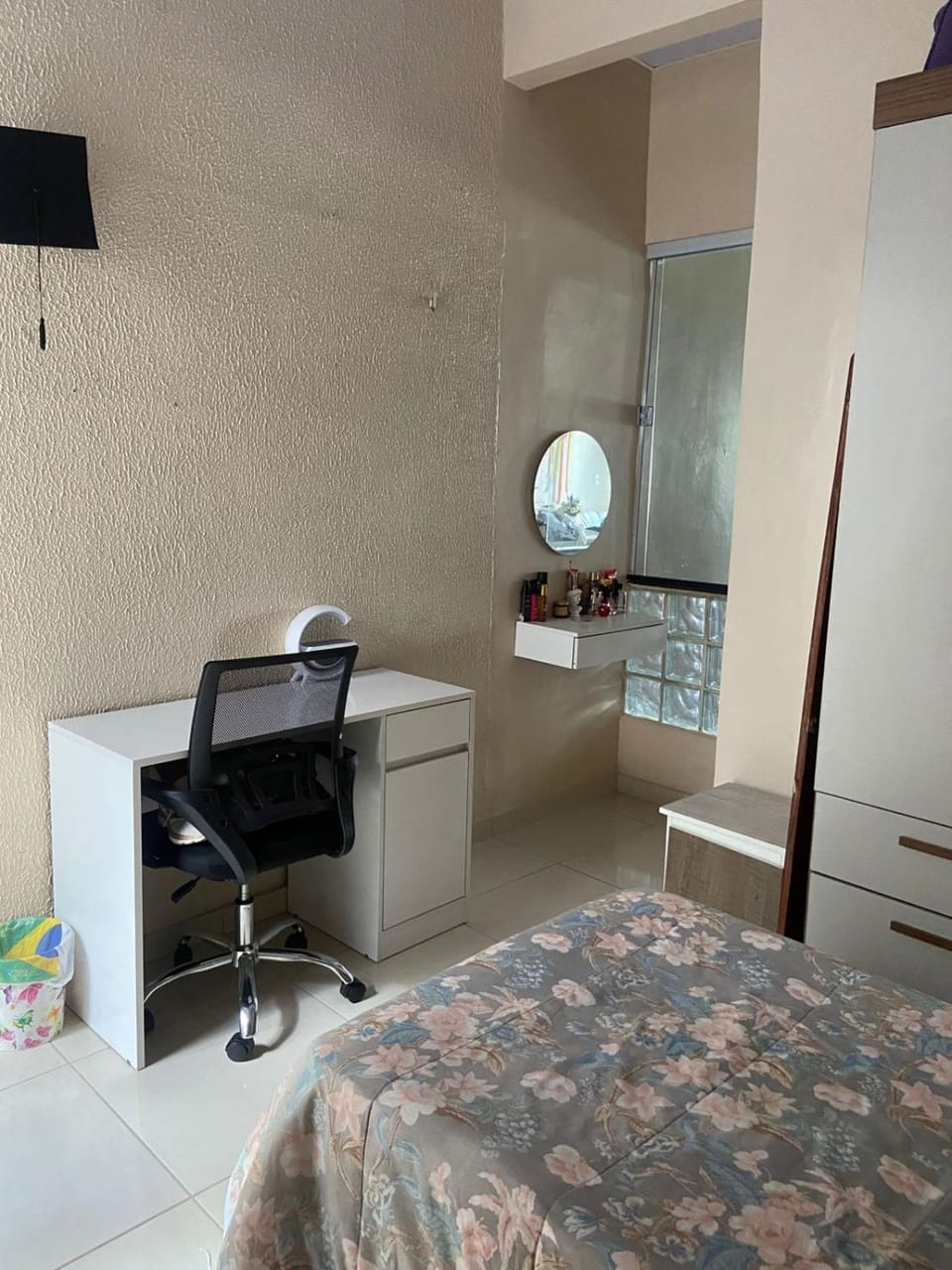 Bed, TV and multimedia, Bedroom