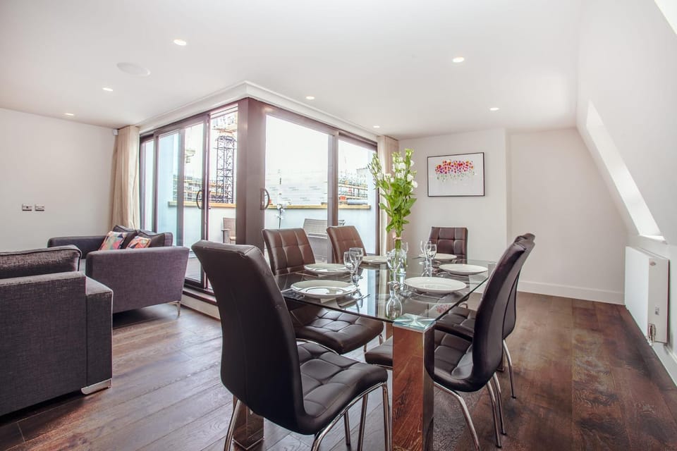 Living room, Seating area, Dining area