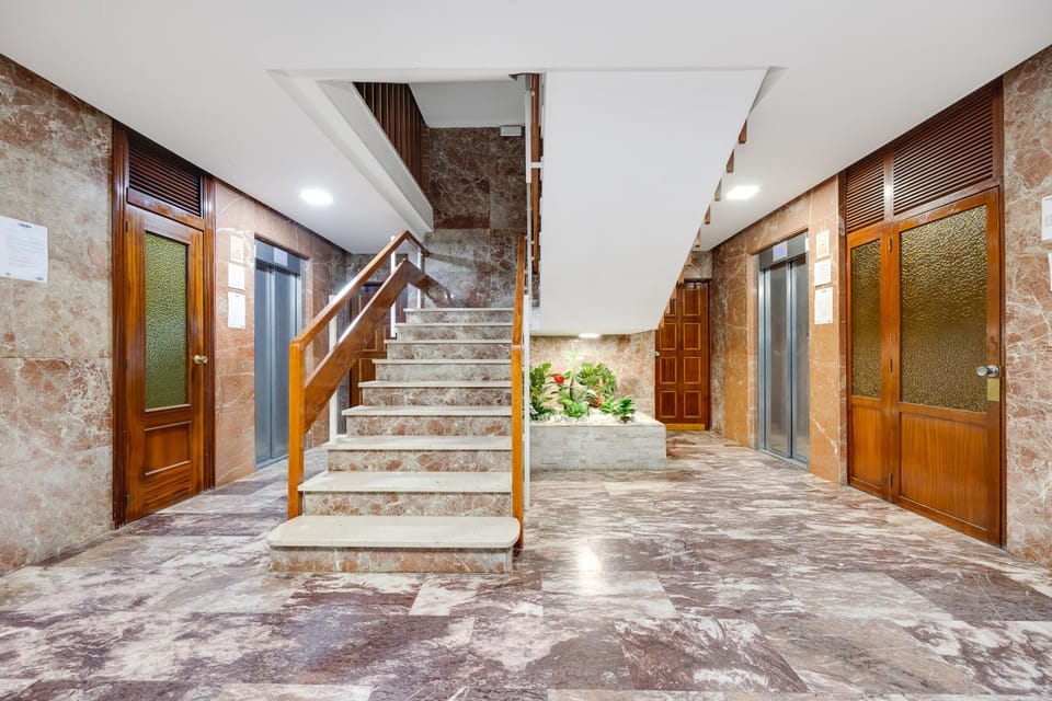 Lobby or reception, elevator