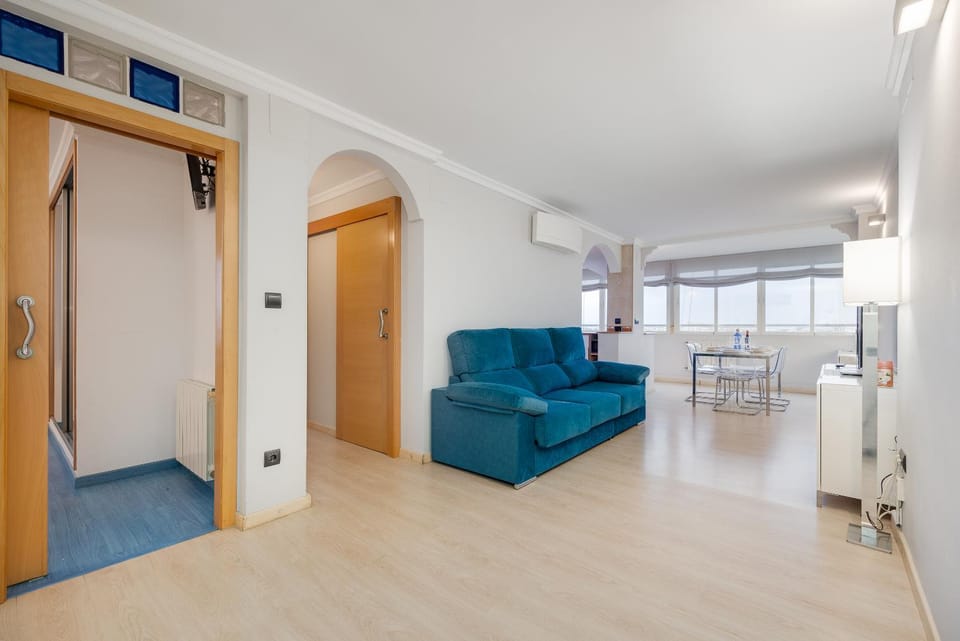 TV and multimedia, Kitchen or kitchenette, Living room, Seating area, Dining area