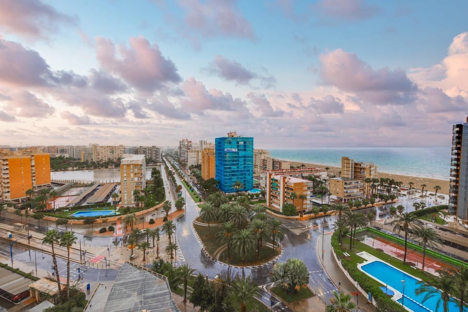 Nearby landmark, Day, Neighbourhood, Natural landscape, Bird's eye view, Beach, City view, Pool view, Sea view, Street view, Location