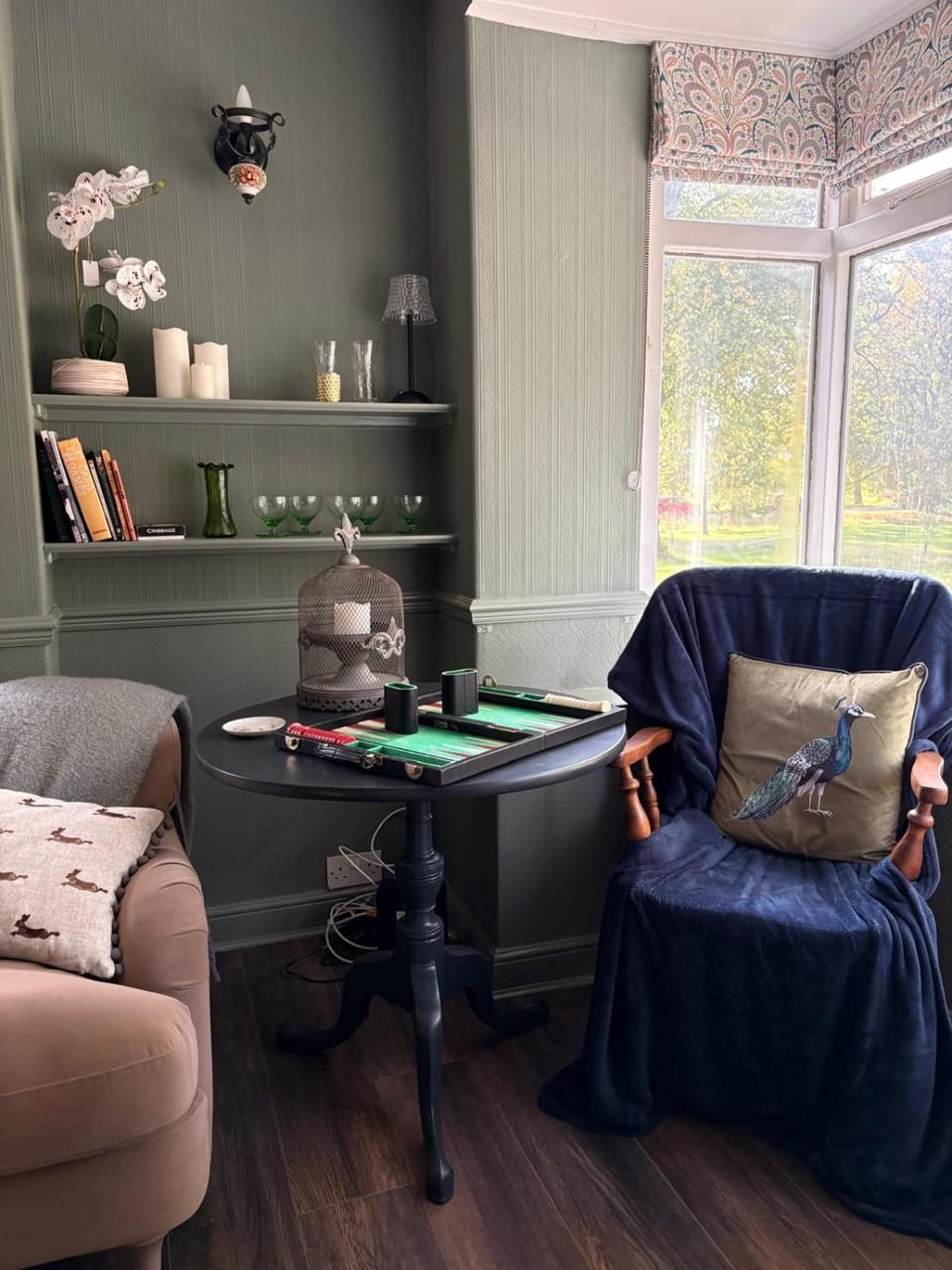 Living room, Seating area