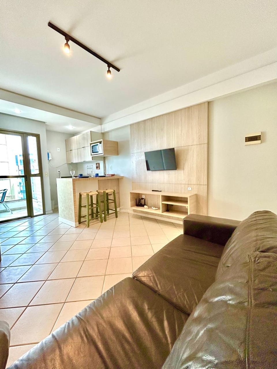 TV and multimedia, Kitchen or kitchenette, Living room, Seating area