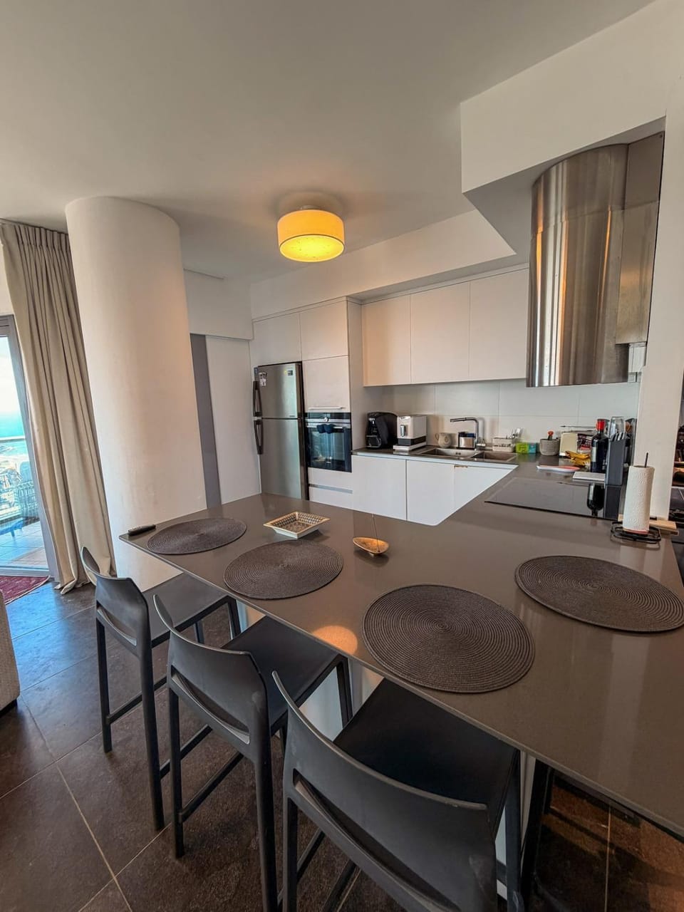 Kitchen or kitchenette, Dining area, minibar, oven