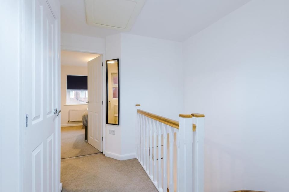 NEW! Presented by LTJ Prime Key Properties, Driveway Parking, Free WiFi House in Warrington