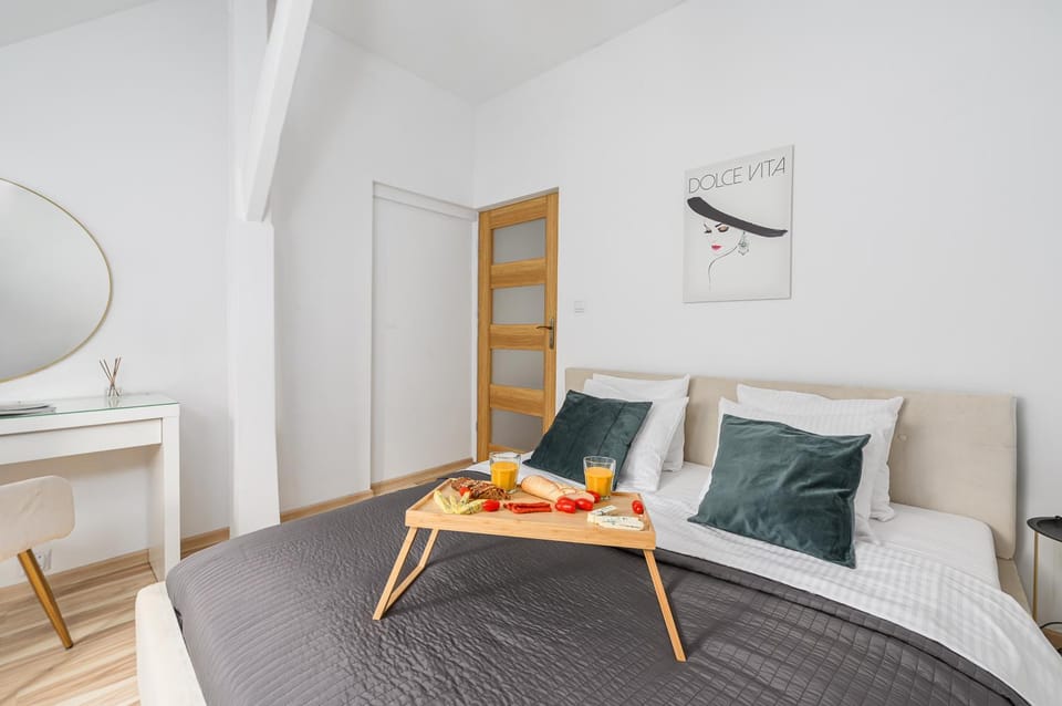 Bed, Photo of the whole room, Bedroom, towels, wardrobe
