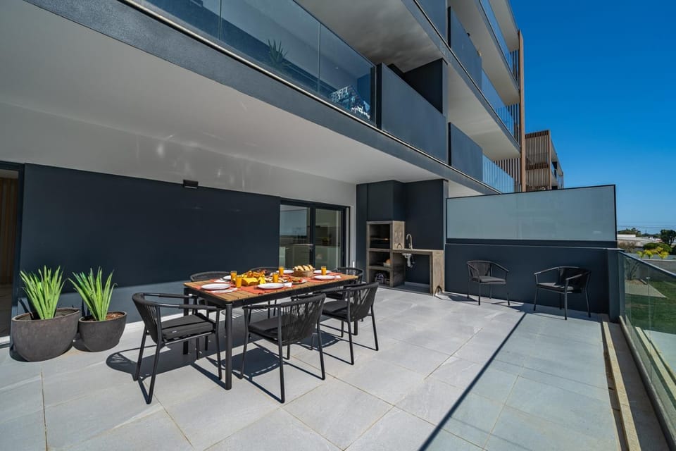 Property building, Patio, BBQ facilities, View (from property/room), Balcony/Terrace, Seating area, Dining area