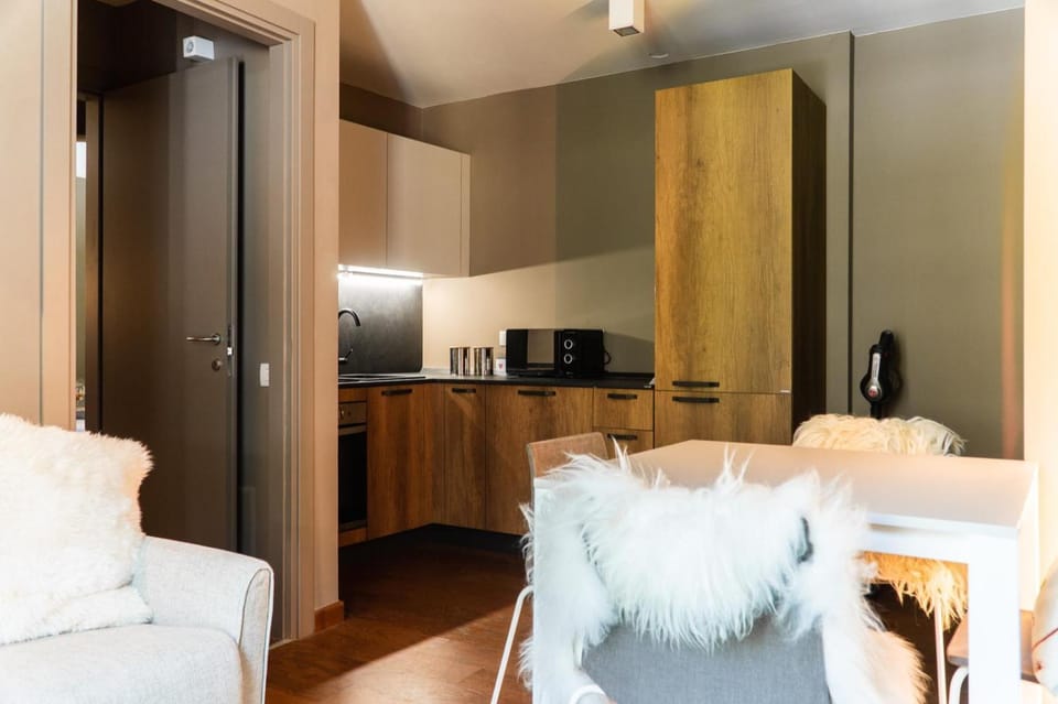 Kitchen or kitchenette, Living room, Dining area, oven, stove