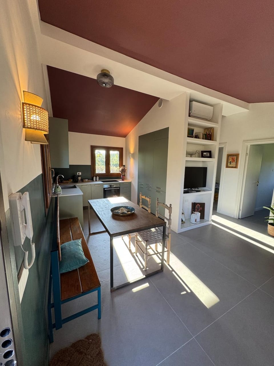 TV and multimedia, Kitchen or kitchenette, Dining area, minibar, oven, pet friendly, stove