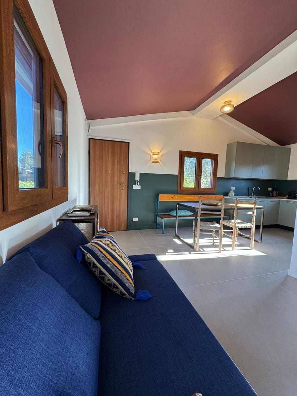 Kitchen or kitchenette, Living room, Seating area, Dining area