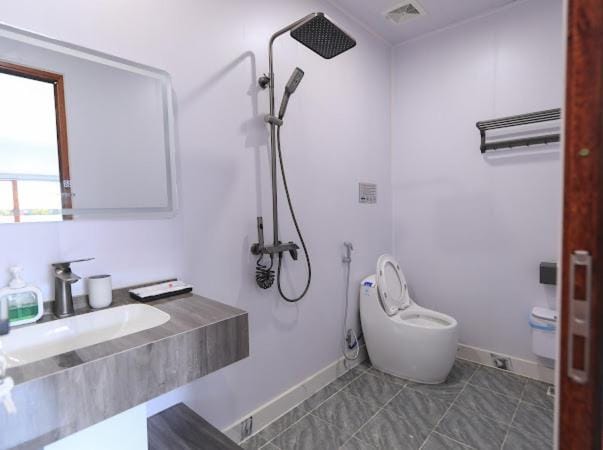Shower, Toilet, Bathroom, bidet, towels