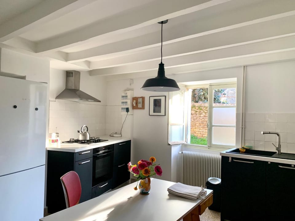 Kitchen or kitchenette, Dining area, oven, stove