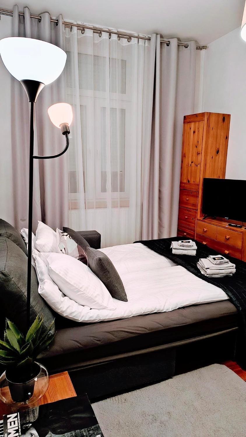 TV and multimedia, Dining area, Bedroom