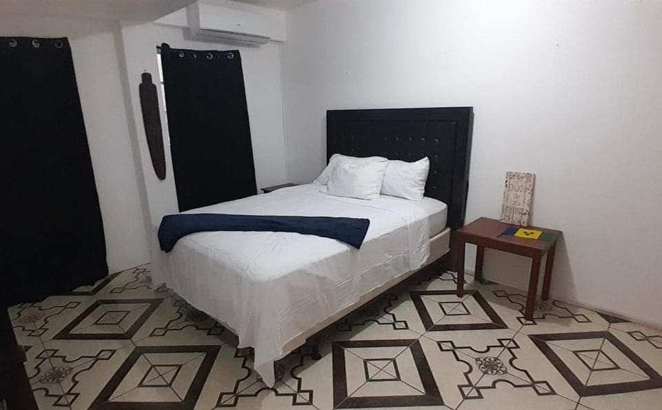Bed, Photo of the whole room, Bedroom, internet, wardrobe