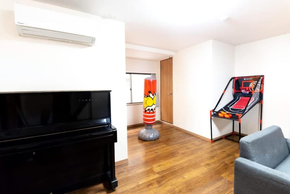 Family-Friendly 200 sqm House Tsutenkaku Tower 22ppl House in Osaka