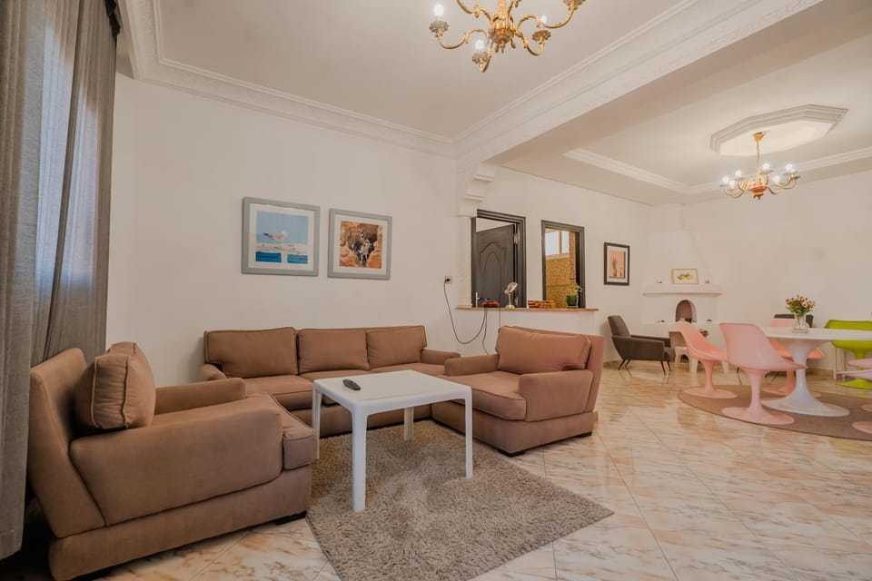 Living room, Seating area