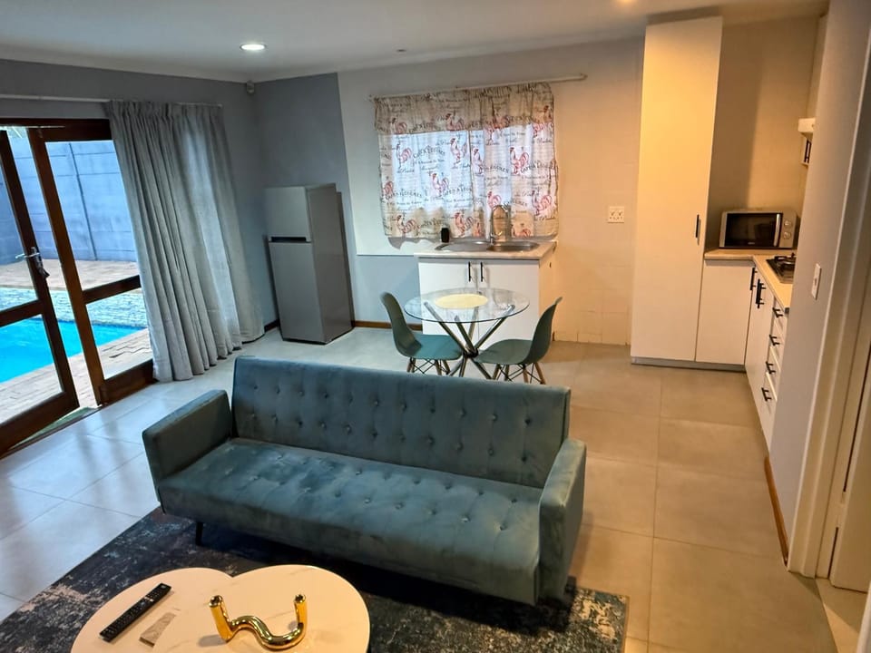 Kitchen or kitchenette, Living room, Seating area