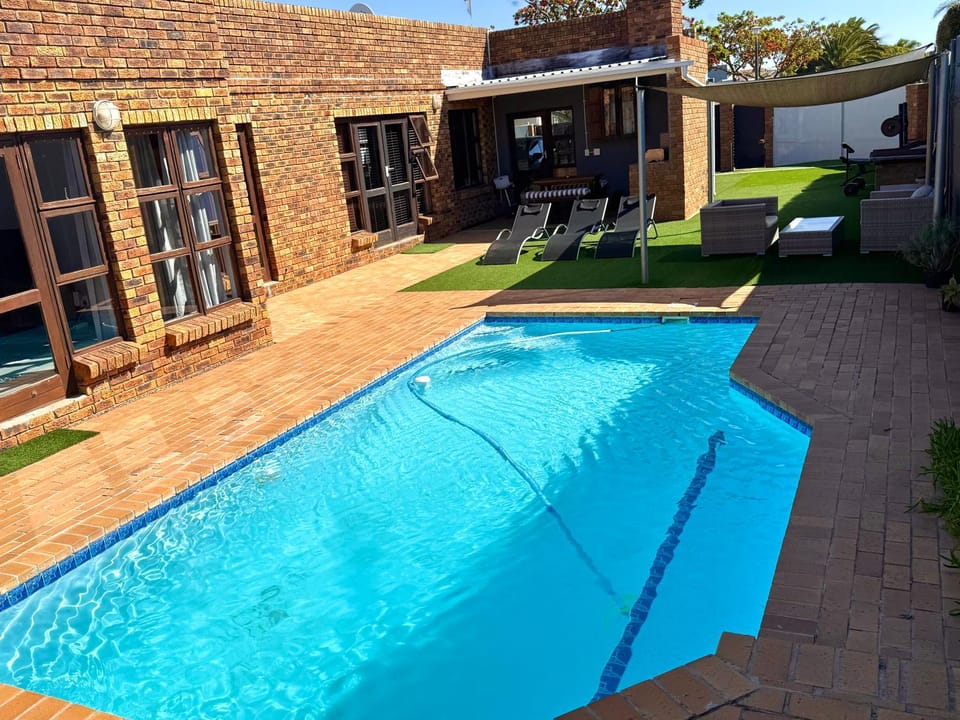 Property building, Swimming pool, sunbed