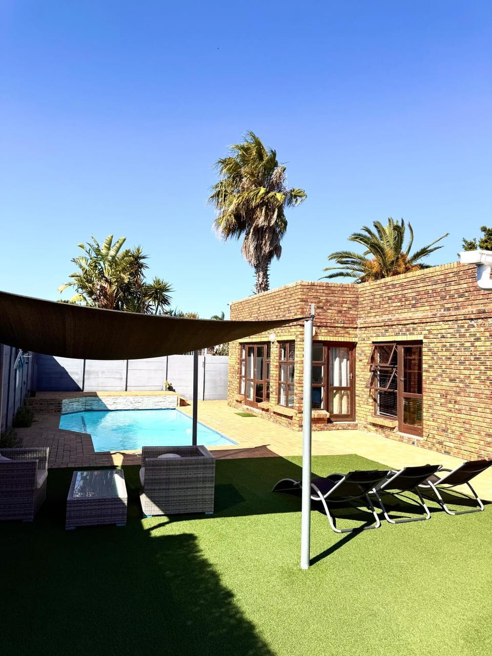 Property building, Garden, Swimming pool