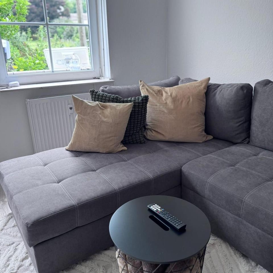 Living room, Seating area, internet