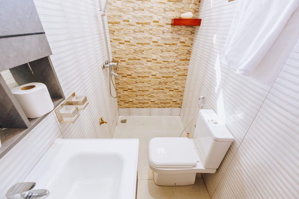 Toilet, Bathroom, towels
