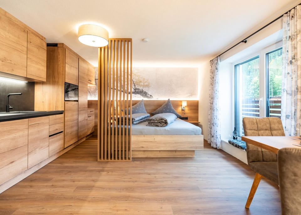 Bed, Kitchen or kitchenette, Living room, Photo of the whole room, Seating area, Bedroom