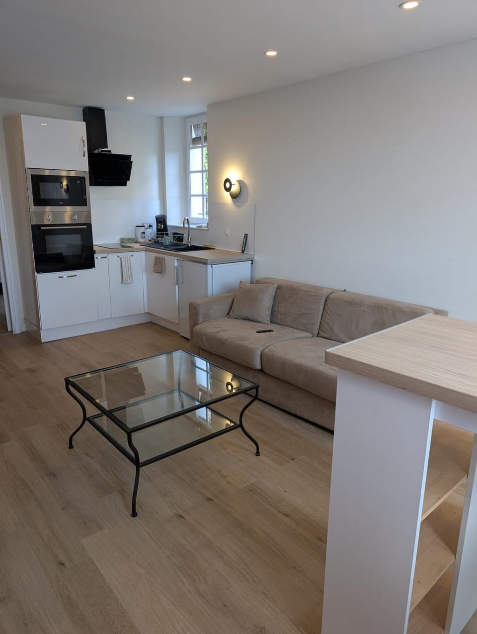 Kitchen or kitchenette, Living room