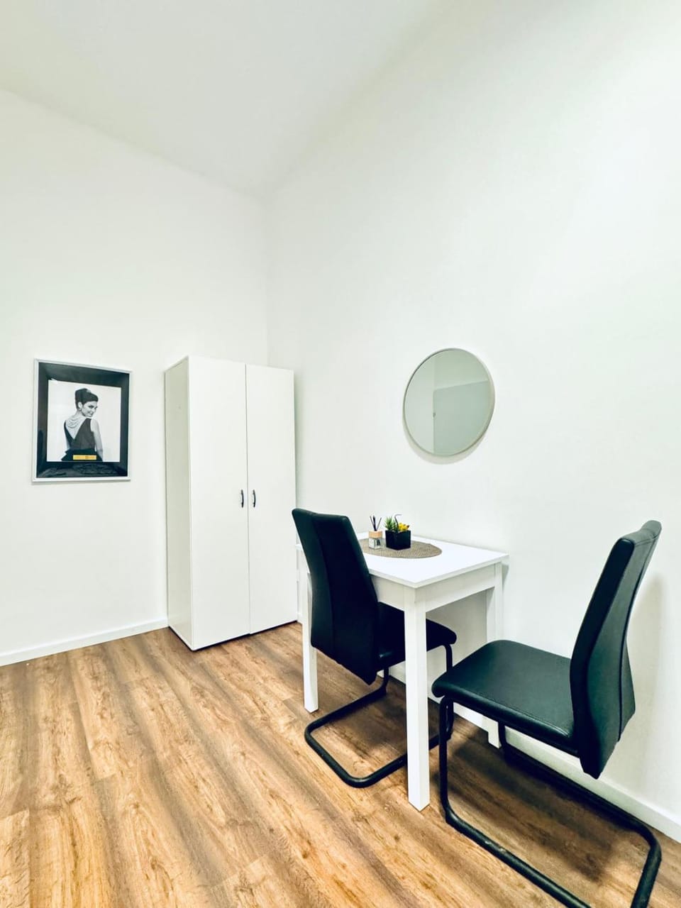 Property building, Seating area, Dining area