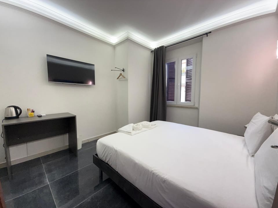 Bed, TV and multimedia, Photo of the whole room