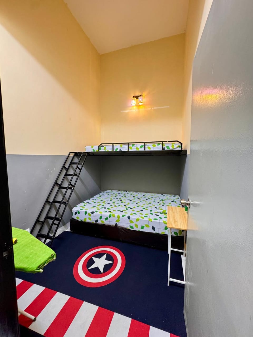 Bedroom, bunk bed