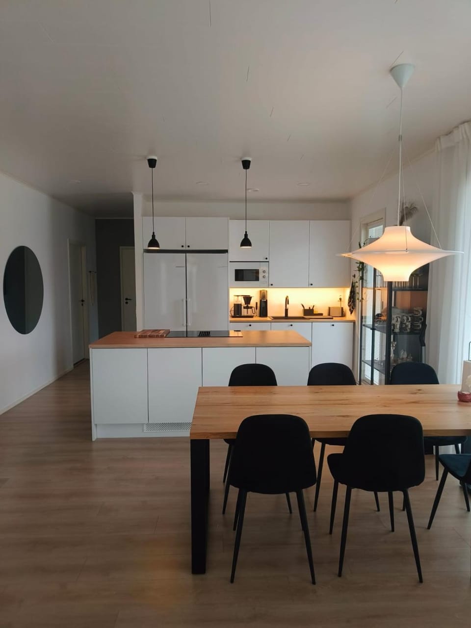 Kitchen or kitchenette, Dining area