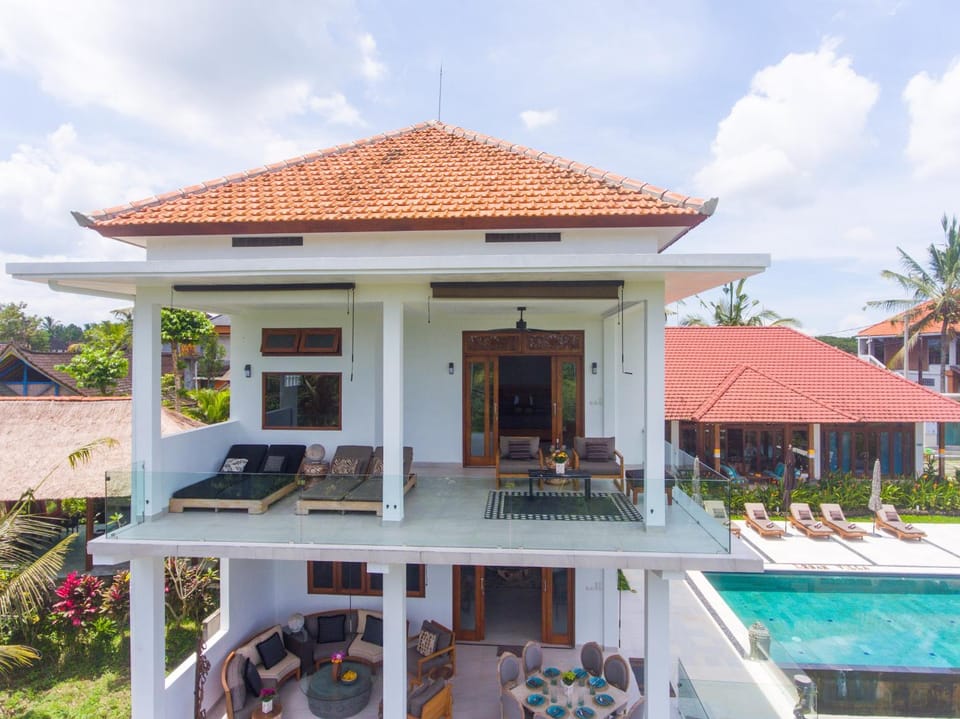 Property building, Balcony/Terrace, Balcony/Terrace, Swimming pool