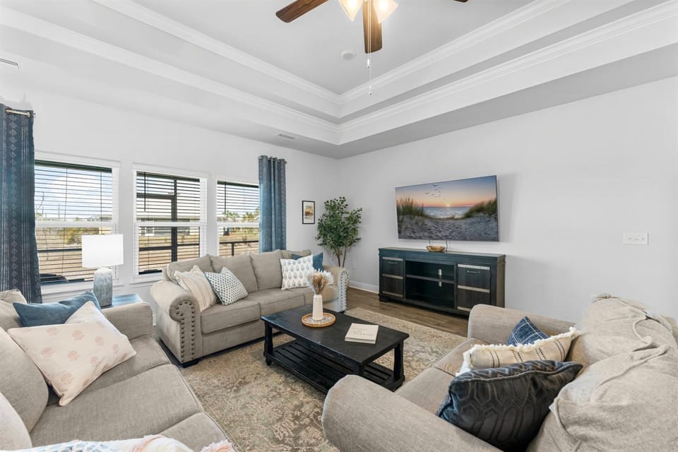 4BR Windmark Home, Walk To Dog Park, Beach & Pool House in Florida