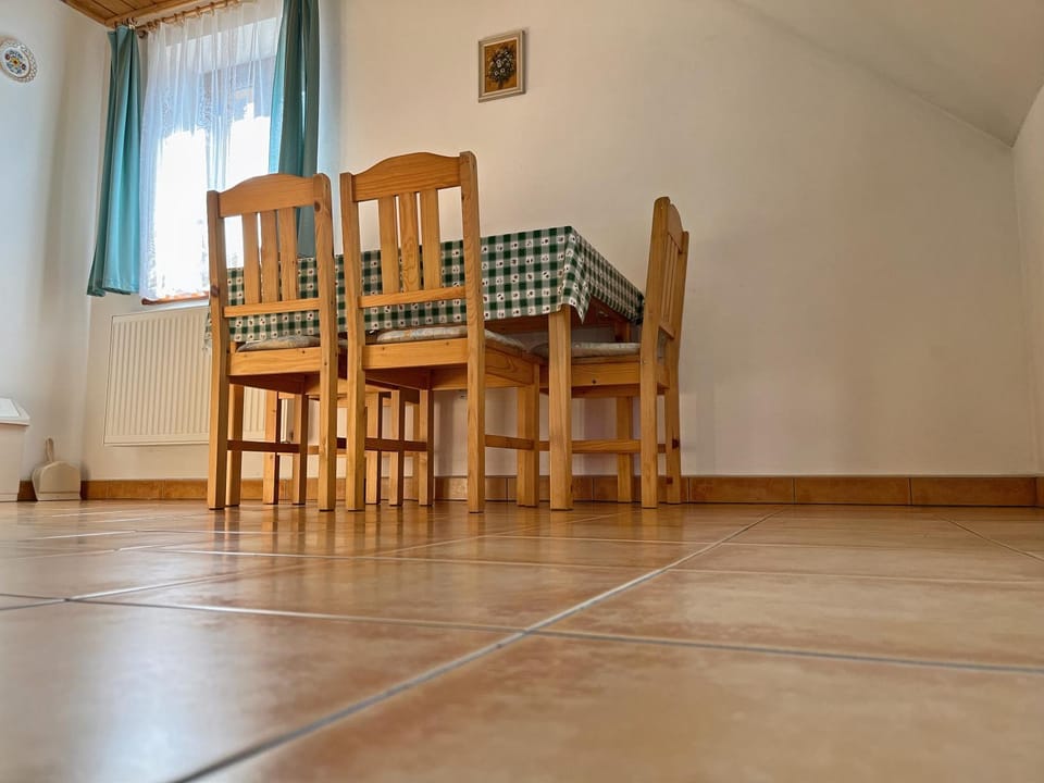Seating area, Dining area