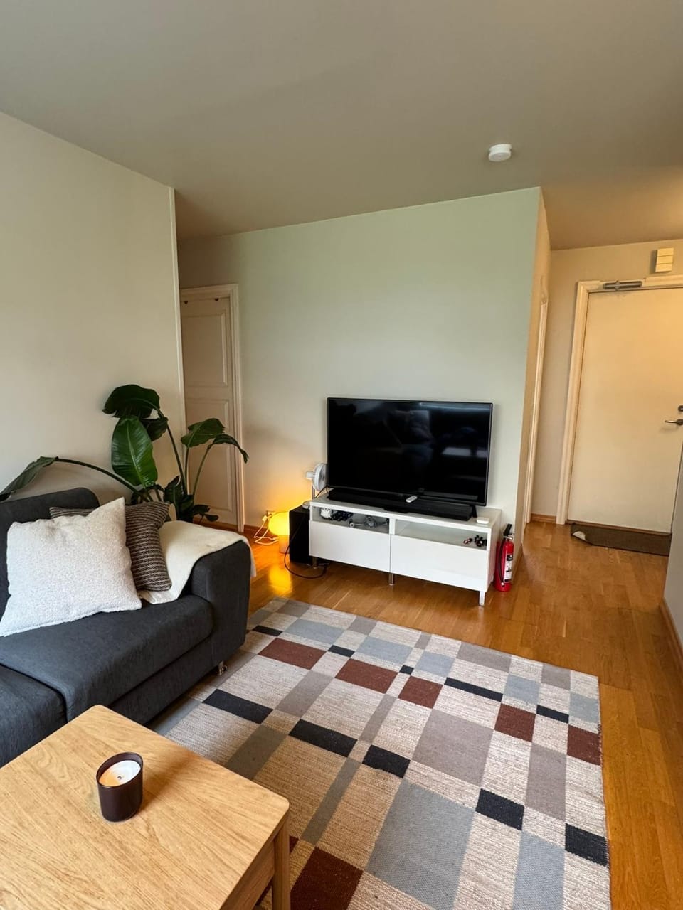TV and multimedia, Living room, Seating area, Evening entertainment