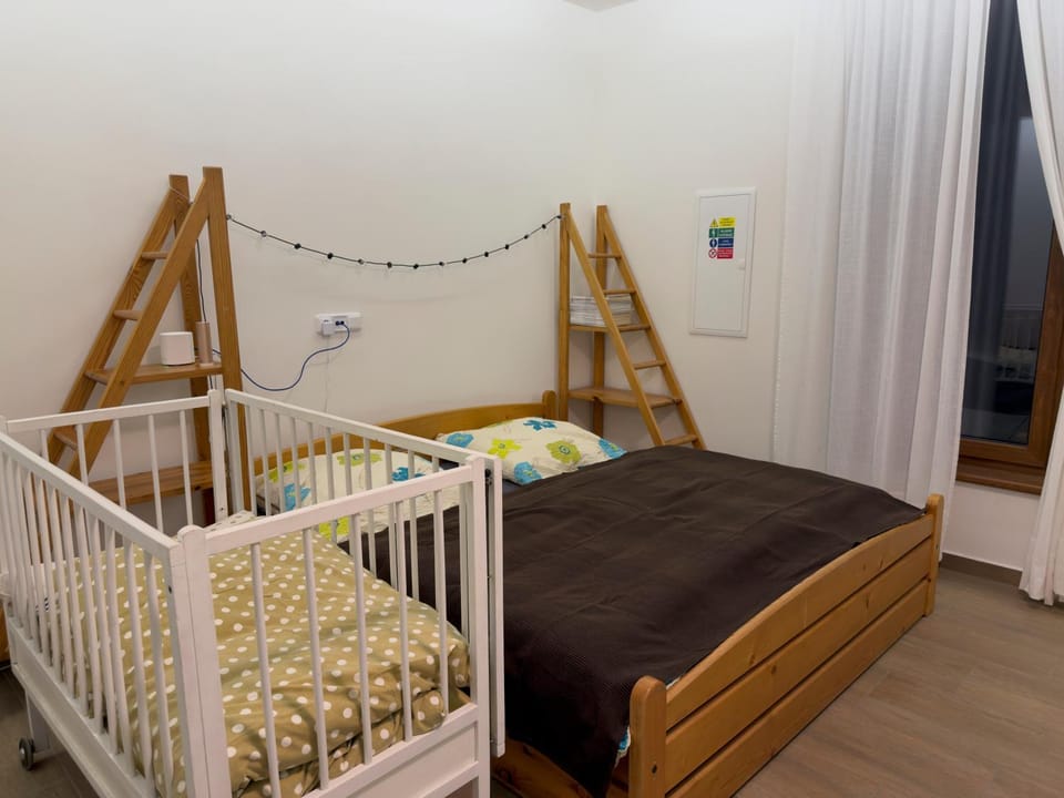 Bed, Living room, cot
