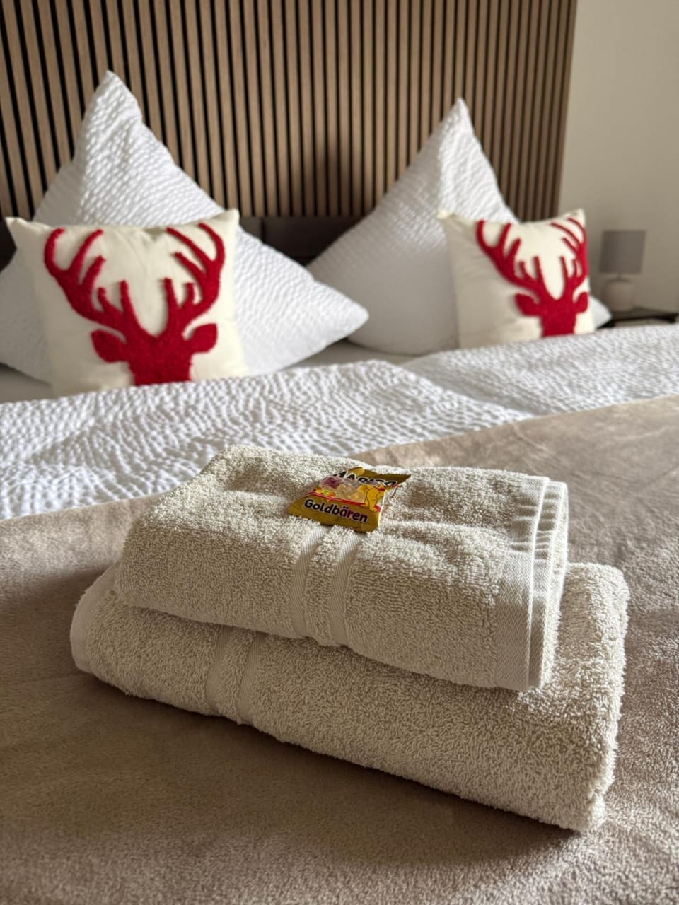 Bed, Photo of the whole room, Bedroom, towels