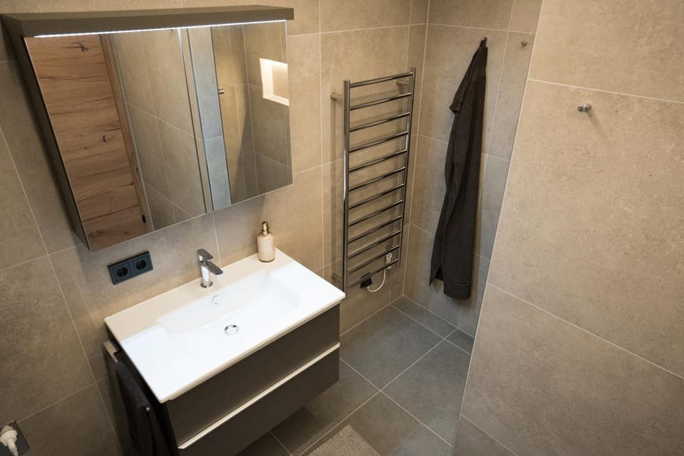 Shower, Bathroom, towels