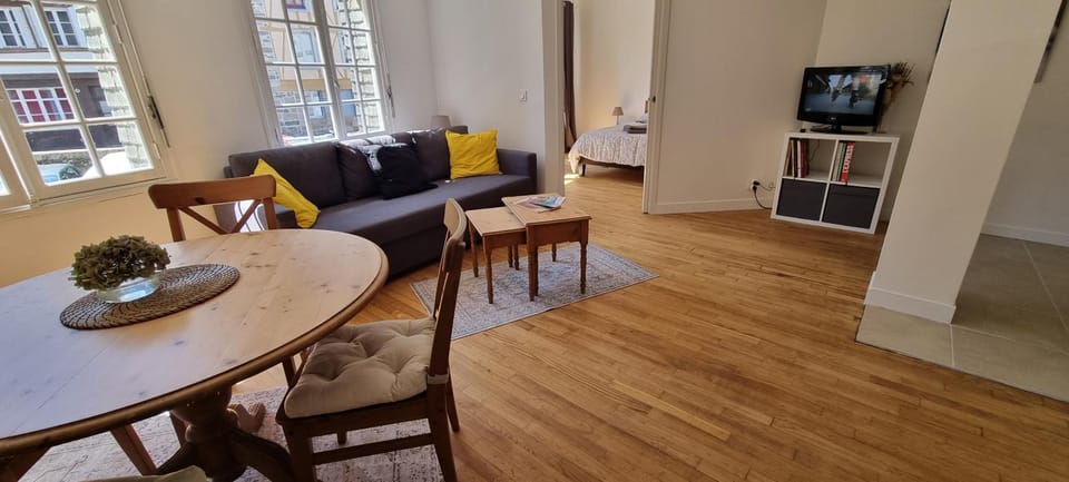 TV and multimedia, Living room, Dining area