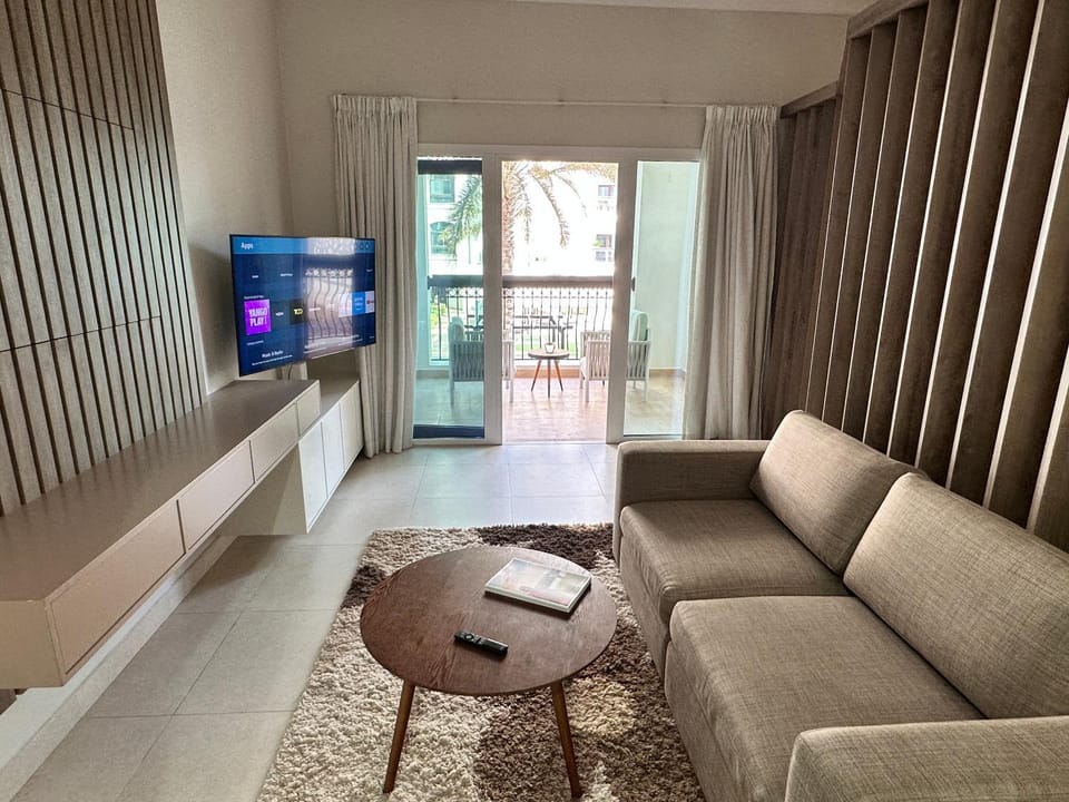 F1 - Ivy Studio Golf View Ansam Yas Island, Theme Parks Apartment in Abu Dhabi