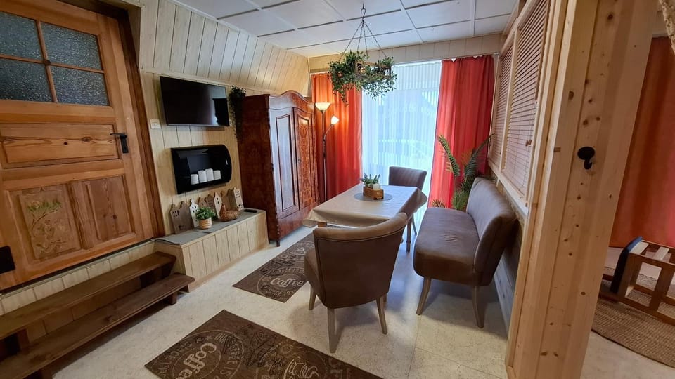 Communal lounge/ TV room, TV and multimedia, Living room, Seating area