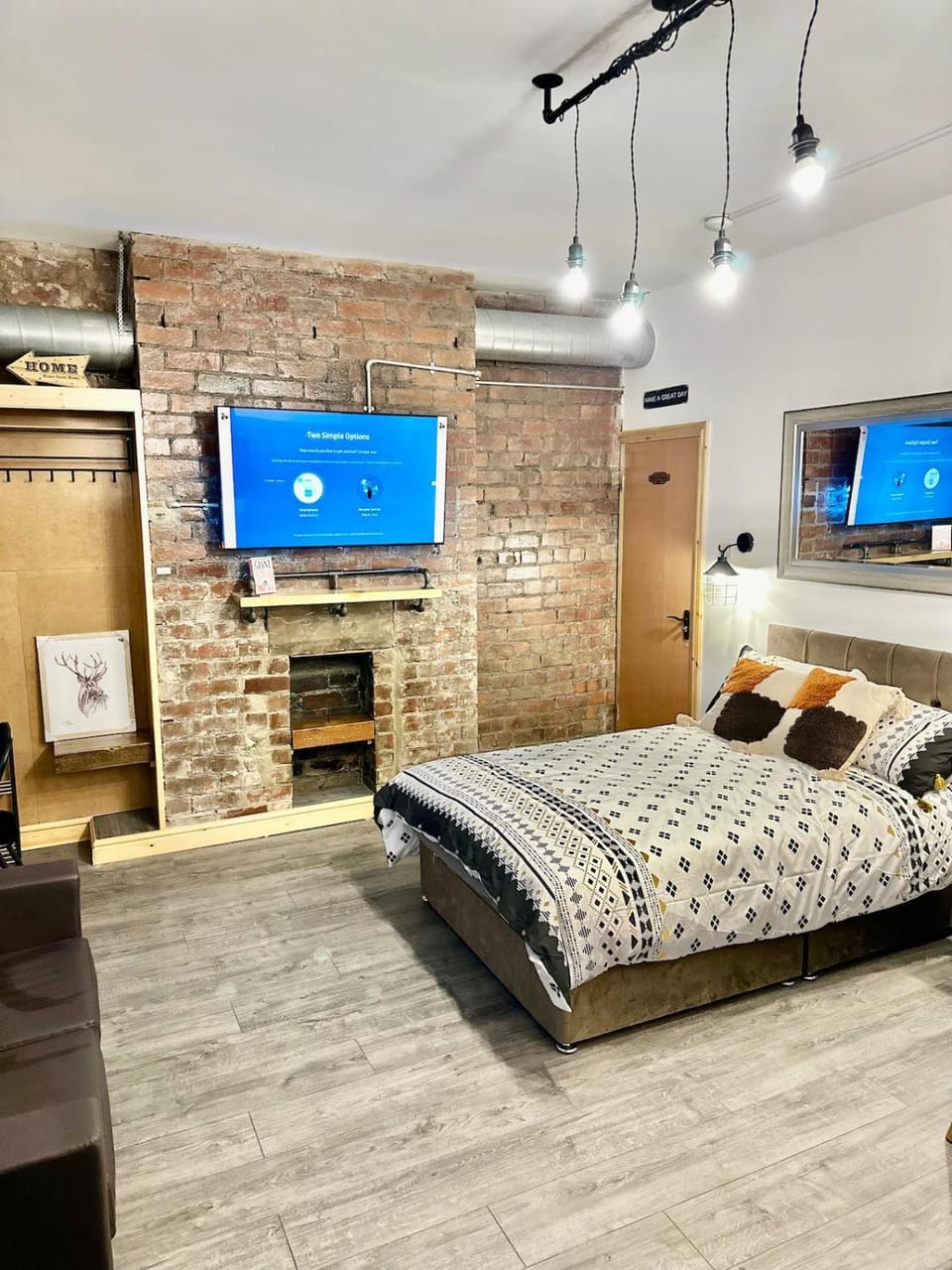 Luxury Industrial Studio Leeds Near Brudenell social club & Headingley Stadium Apartment in Leeds