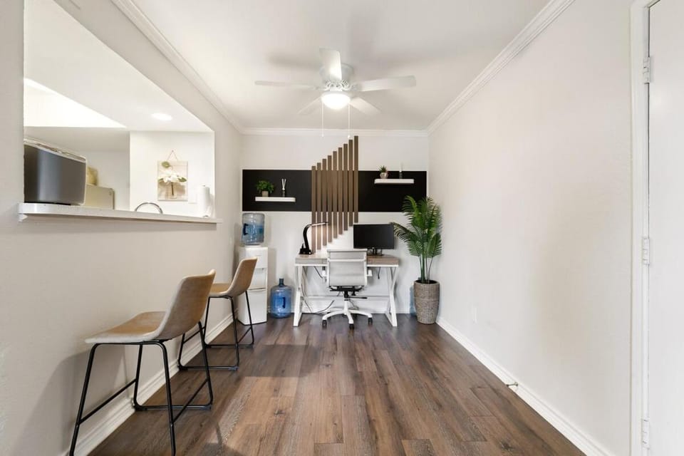 Urban Ember with King Bed Apartment in Dallas