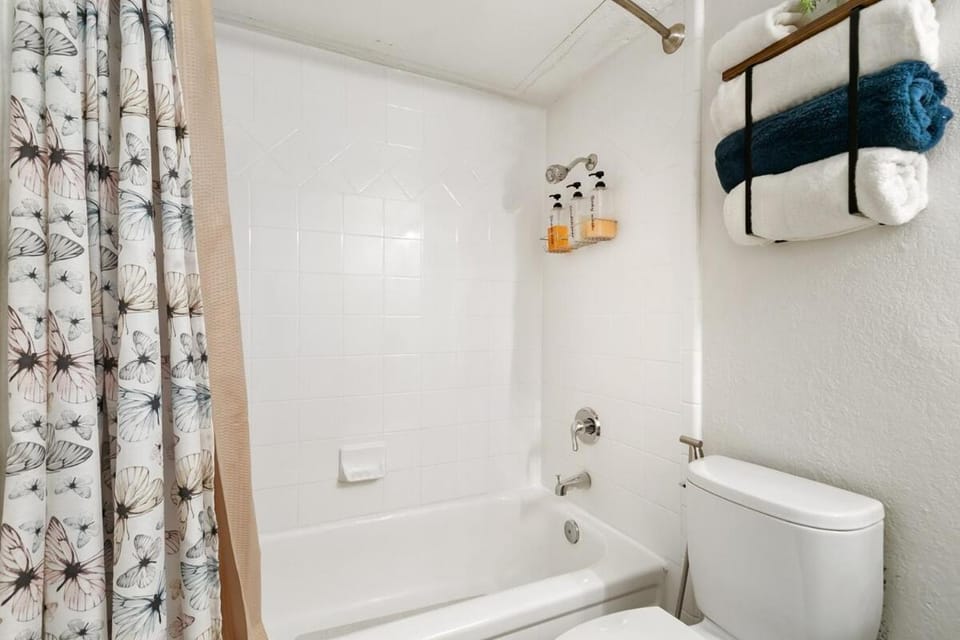 Urban Ember with King Bed Apartment in Dallas