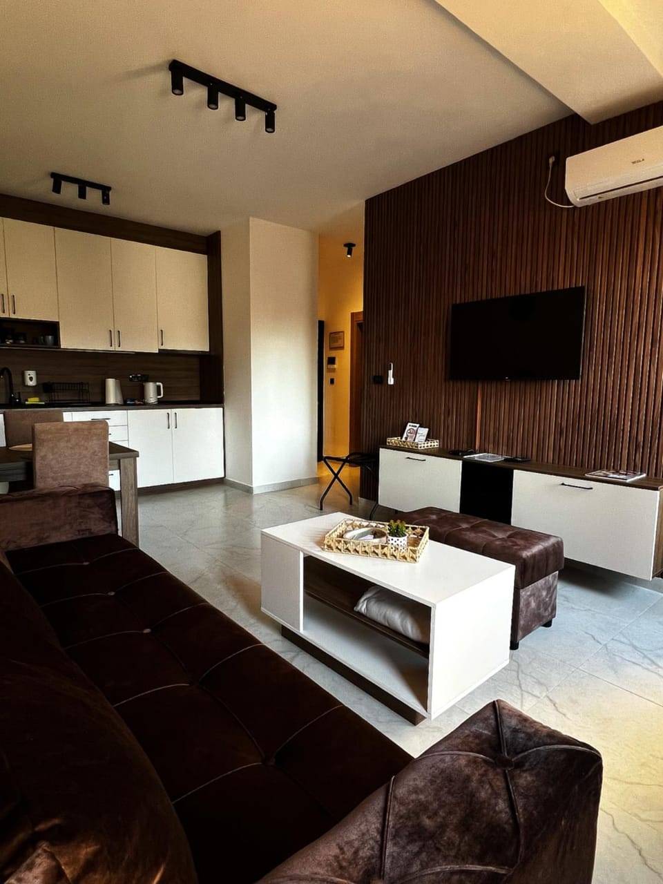 TV and multimedia, Living room, Dining area