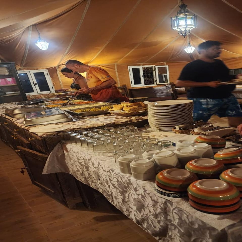 Restaurant/places to eat, Restaurant/places to eat, Food and drinks, Banquet/Function facilities, Food, Shopping Area, Buffet breakfast