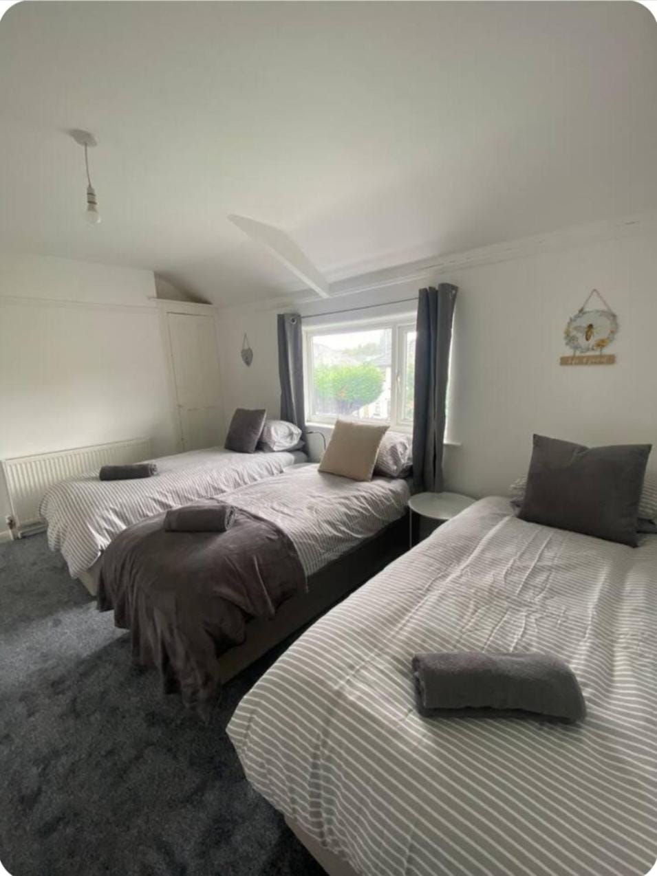 Contractor House with Private Parking and Free Wi-Fi Apartment in Leeds