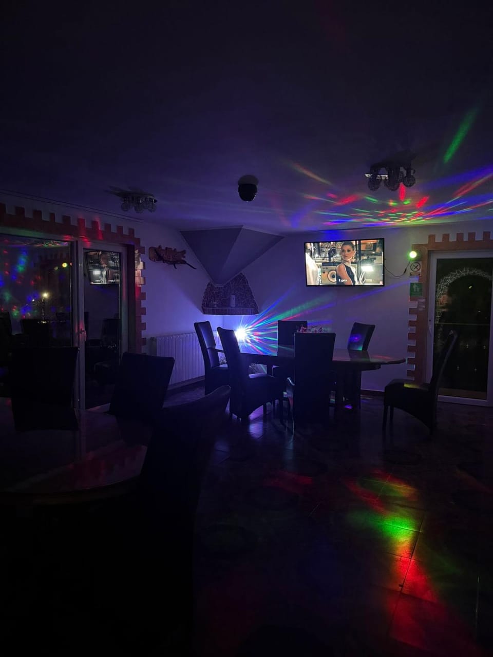 Communal lounge/ TV room, TV and multimedia, Dining area, Evening entertainment