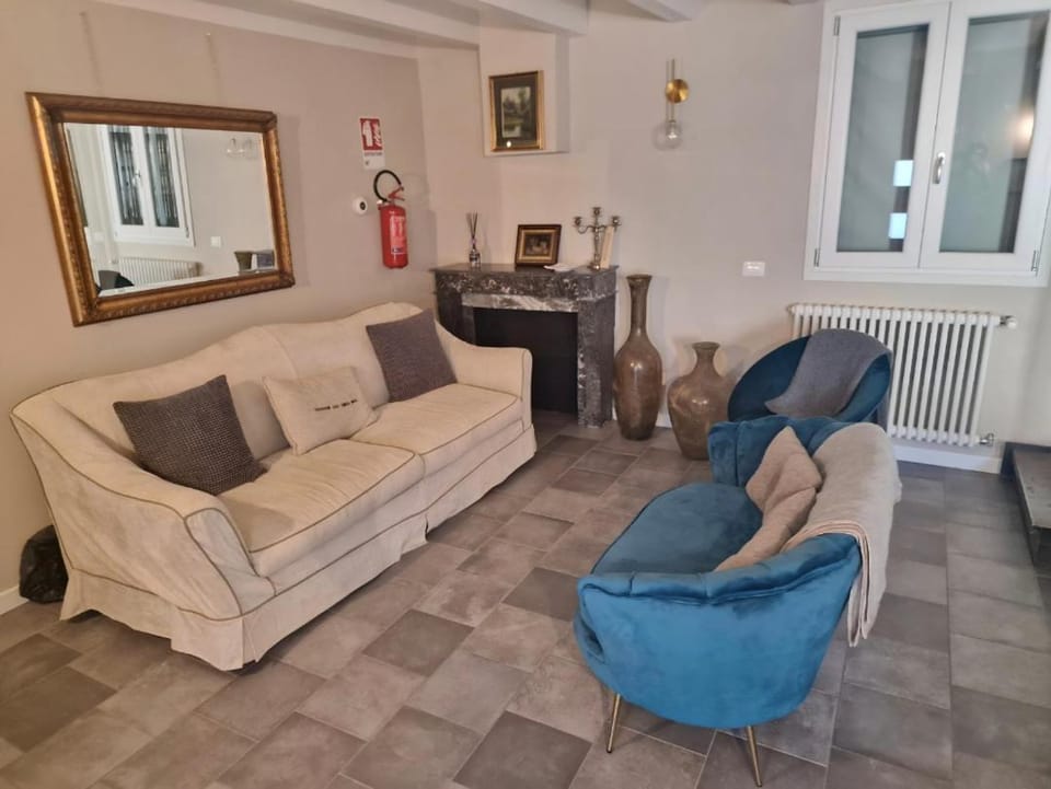 Living room, Seating area, heating