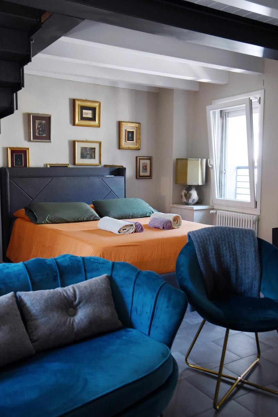 Bed, Living room, Seating area